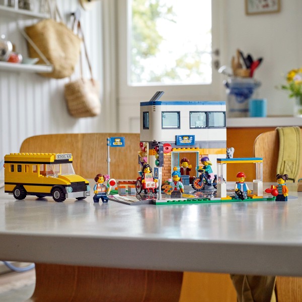 LEGO City Конструктор День в школе 60329