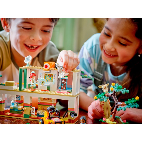LEGO Friends Конструктор Спасательная станция Мии для диких зверей 41717