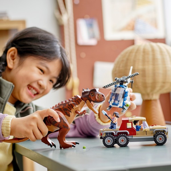 LEGO Jurassic World Конструктор Погоня за карнотавром 76941