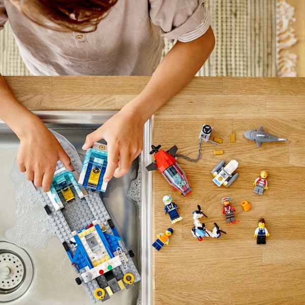 LEGO City Конструктор Полицейский патрульный катер 60277