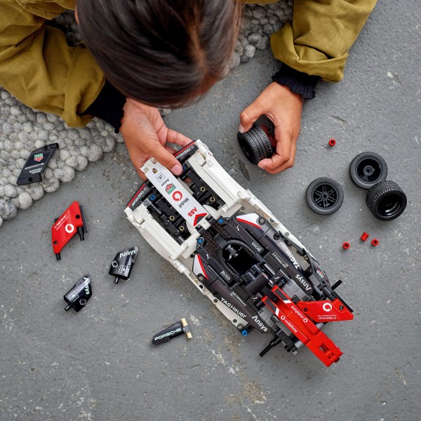 LEGO Technic Конструктор Formula E® Porsche 99X Electric 42137