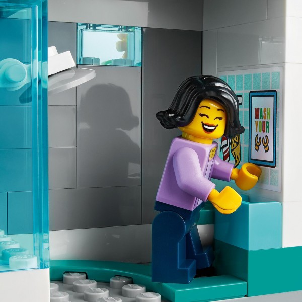LEGO City Конструктор Современный семейный дом 60291