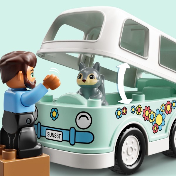 LEGO DUPLO Конструктор Семейное приключение на микроавтобусе 10946
