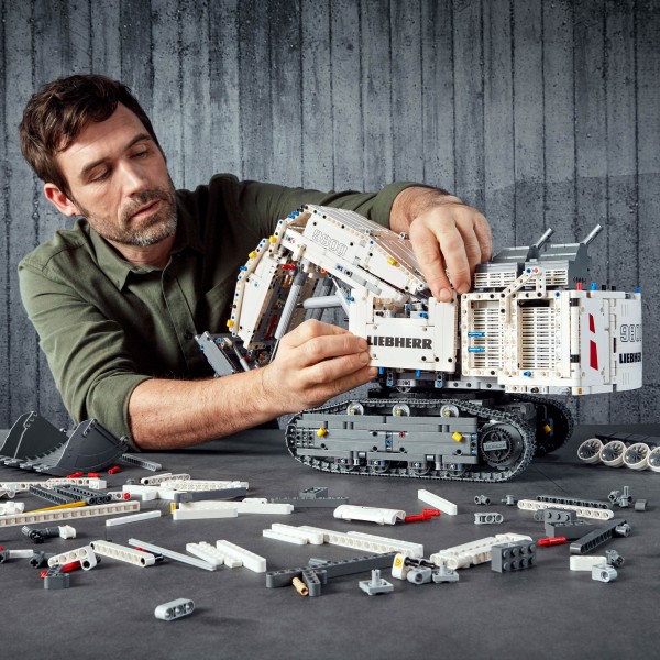 LEGO Technic Конструктор Экскаватор Liebherr R 9800 на управлении 42100