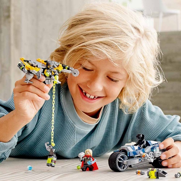 LEGO Super Heroes Конструктор Мстители Атака на спортбайке 76142