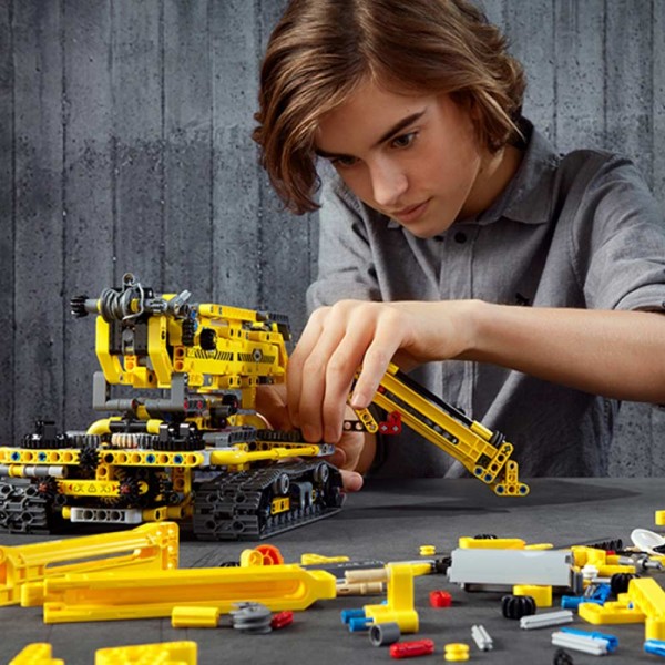 LEGO Technic Конструктор Компактный гусеничный подъемный кран 42097