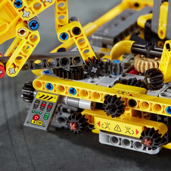 LEGO Technic Конструктор Компактный гусеничный подъемный кран 42097