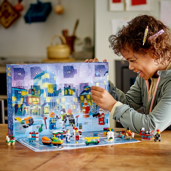 Новогодний календарь LEGO City 60303