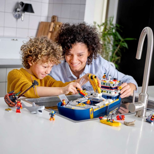 Конструктор LEGO City Океан: Исследовательское судно 60266