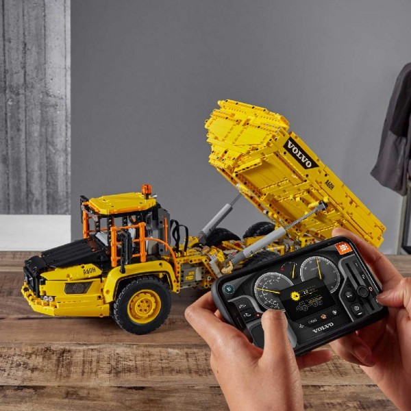 Конструктор LEGO Technik Самосвал Volvo 6х6 42114