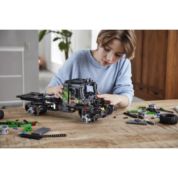 Конструктор LEGO Technic Полноприводный грузовик-внедорожник Mercedes-Benz Zetros 42129