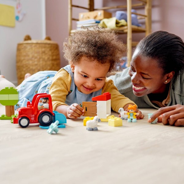 Конструктор LEGO DUPLO Сельскохозяйственный трактор и уход за животными 10950