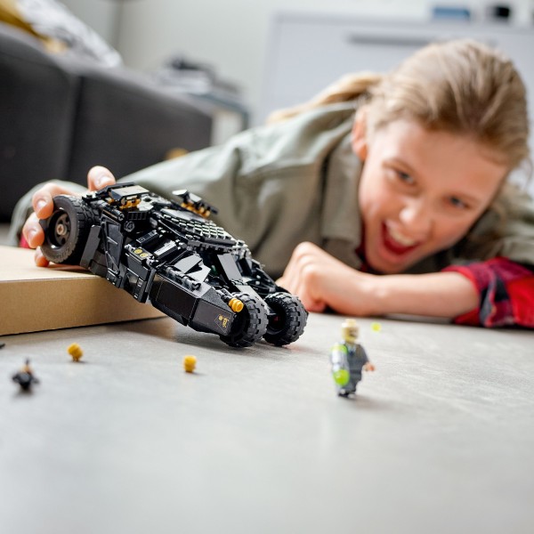 Конструктор LEGO DC Batman Бэтмобиль «Тумблер»: схватка с Пугалом 76239