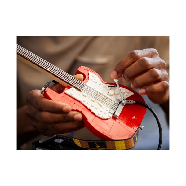 Конструктор LEGO Ideas Fender Stratocaster 21329