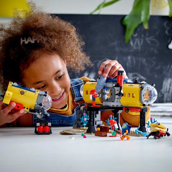 Конструктор LEGO City Исследовательская база океана 60265