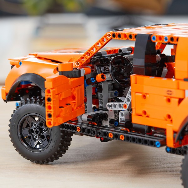 Конструктор LEGO Technic Ford F-150 Raptor 42126
