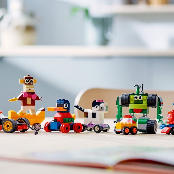 Конструктор LEGO Classic Кубики и колёса 11014